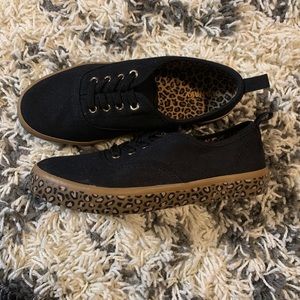 🛍 5/$10 Girls leopard shoes